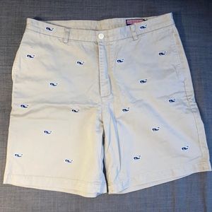 Men’s Vinyard Vines shorts!